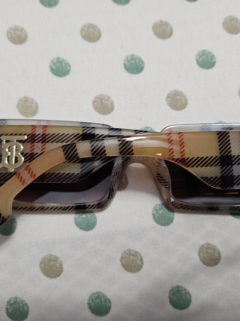Fashion B Plaid Rectangular Sunglasses in Beige and Brown